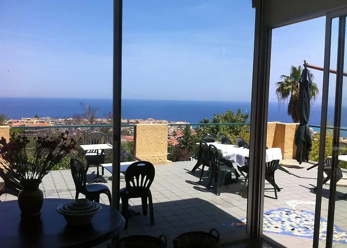 Hotel Calysea - Breakfast & Brunch Until 13-00 Included - Free Private Parking 3*