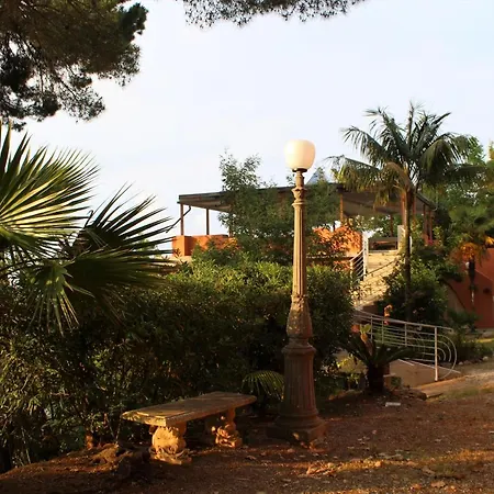 - Giardino Marchese D'altavilla מלון 3*