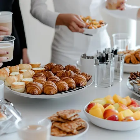 מלון Calysea - Breakfast & Brunch Until 13-00 Included - Free Private Parking