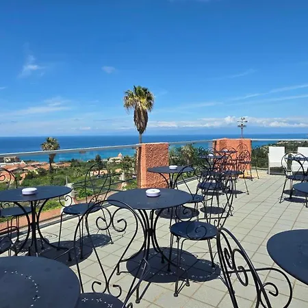 Calysea - Breakfast & Brunch Until 13-00 Included - Free Private Parking