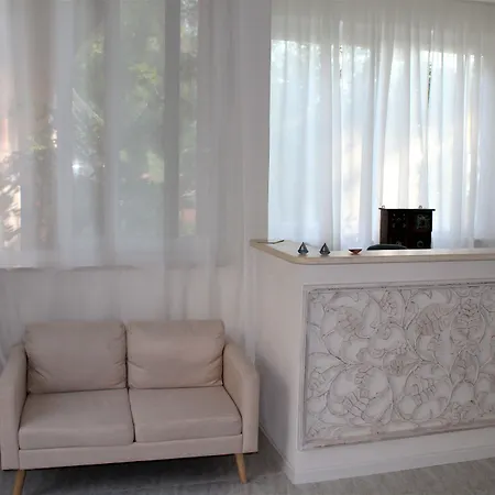 Hotel Calysea - Breakfast & Brunch Until 13-00 Included - Free Private Parking 3*