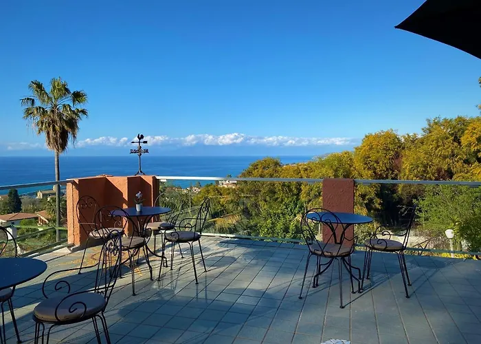 Calysea - Breakfast & Brunch Until 13-00 Included - Free Private Parking