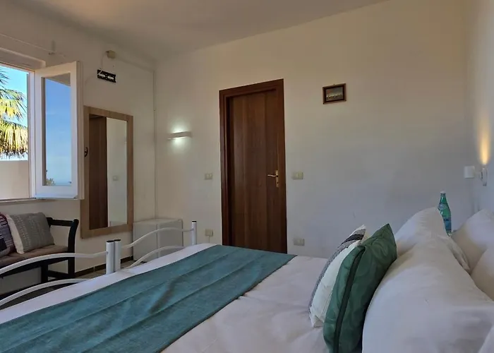 Calysea - Breakfast & Brunch Until 13-00 Included - Free Private Parking Hotell