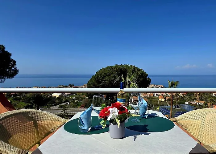 Calysea - Breakfast & Brunch Until 13-00 Included - Free Private Parking Hotell